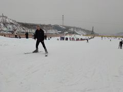 -采薇庄园四季滑雪场