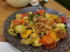 凯撒沙拉-普兰达德国餐厅·德式脆皮烤猪肘·自酿啤酒(观唐店)