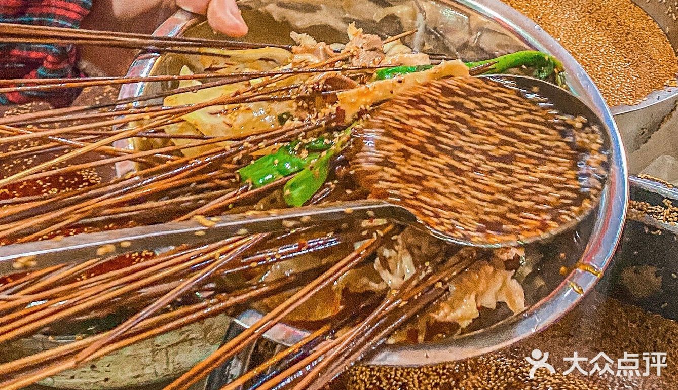 成都旅游必吃！人均25r的钵钵鸡天花板