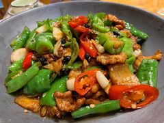 青椒炒肉-老滇山寨•云南特色菜•地方菜•民族风情歌舞表演(金碧店)