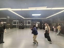 -WITCH （舞季）舞蹈工作室