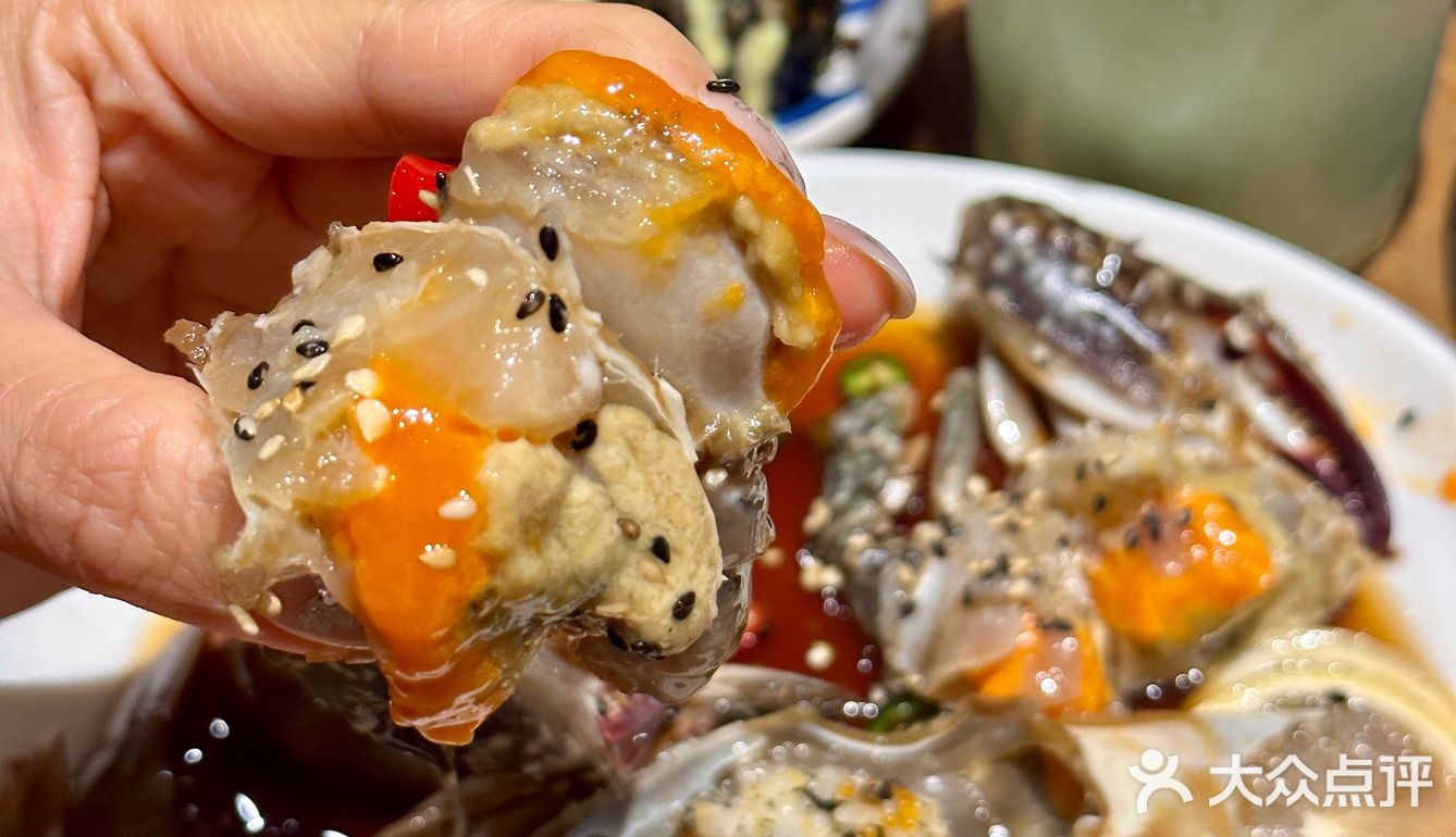 当韩国特色酱油蟹遇上烤肉 美味佳肴尽在此处