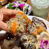 当韩国特色酱油蟹遇上烤肉 美味佳肴尽在此处