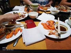 -大中华希尔顿酒店-念自助餐·嗨啤·小龙虾