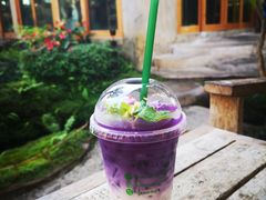 -Chom Cafe and Restaurant