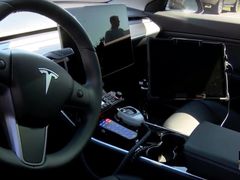 -TESLA 特斯拉(上海太古汇体验店)