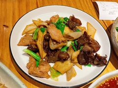 杏鲍菇竹耳爽肉片-十三式重庆江湖菜(金茂览秀城店)