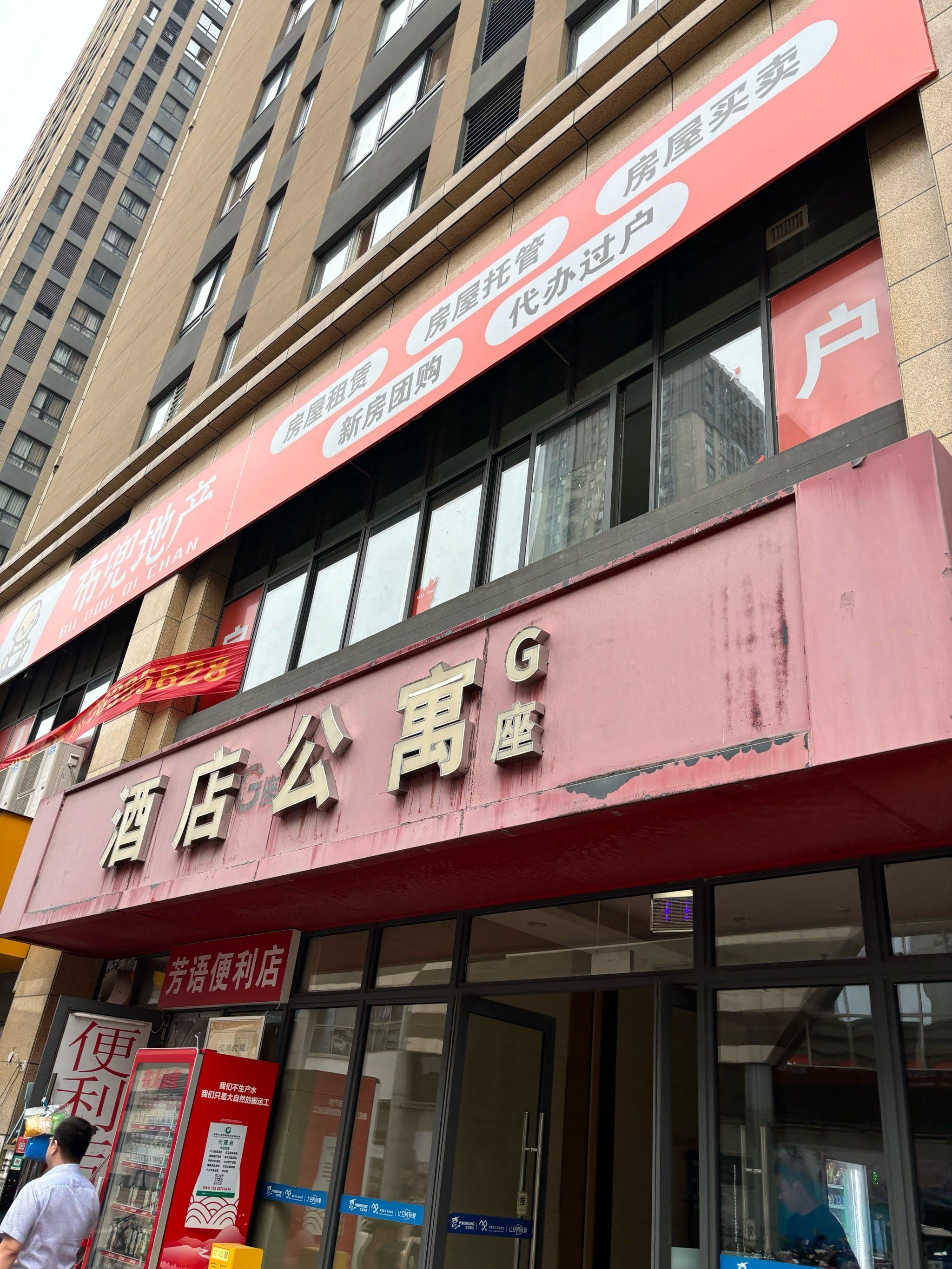 很开心的得到到三支玫瑰花束体验,和店家沟