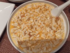 蟹黄豆腐-东方明珠老上海8号餐厅(东方明珠广播电视塔店)