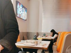 -黄记煌三汁焖锅(新佳丽江汉路店)