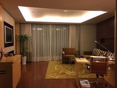 豪华行政房套房-裕景大饭店