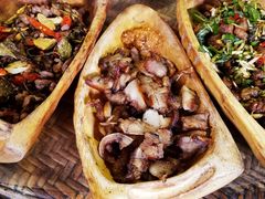 基诺烤三线肉-基诺山寨.版纳民族特色菜