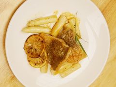 烤白芦笋配铁板活鲈鱼柠檬黄油-伊藤ITO(侨福芳草地购物中心店)