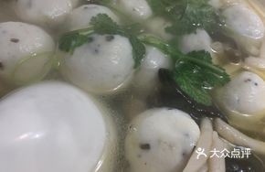 Braised Fish Balls with Mushrooms in Clay Pot