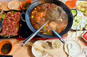 Golden Award Sour Spicy Pot