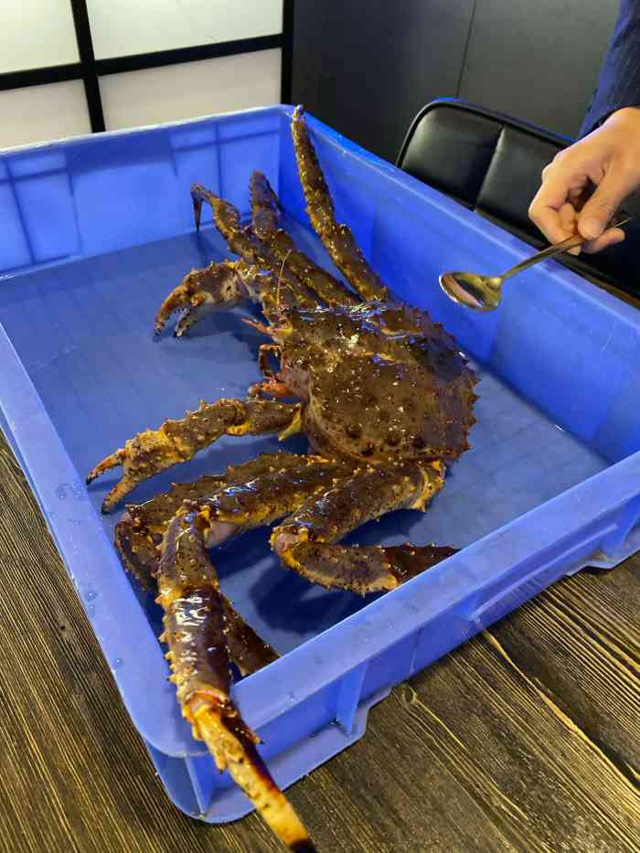 蟹后crabber-"大佬请客吃饭,说到了青岛必打卡的一家…配.