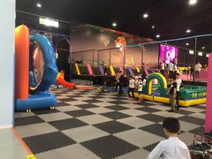 -嘿哟动霸CHUA·新潮玩运动娱乐中心·蹦床滑冰团建乐园