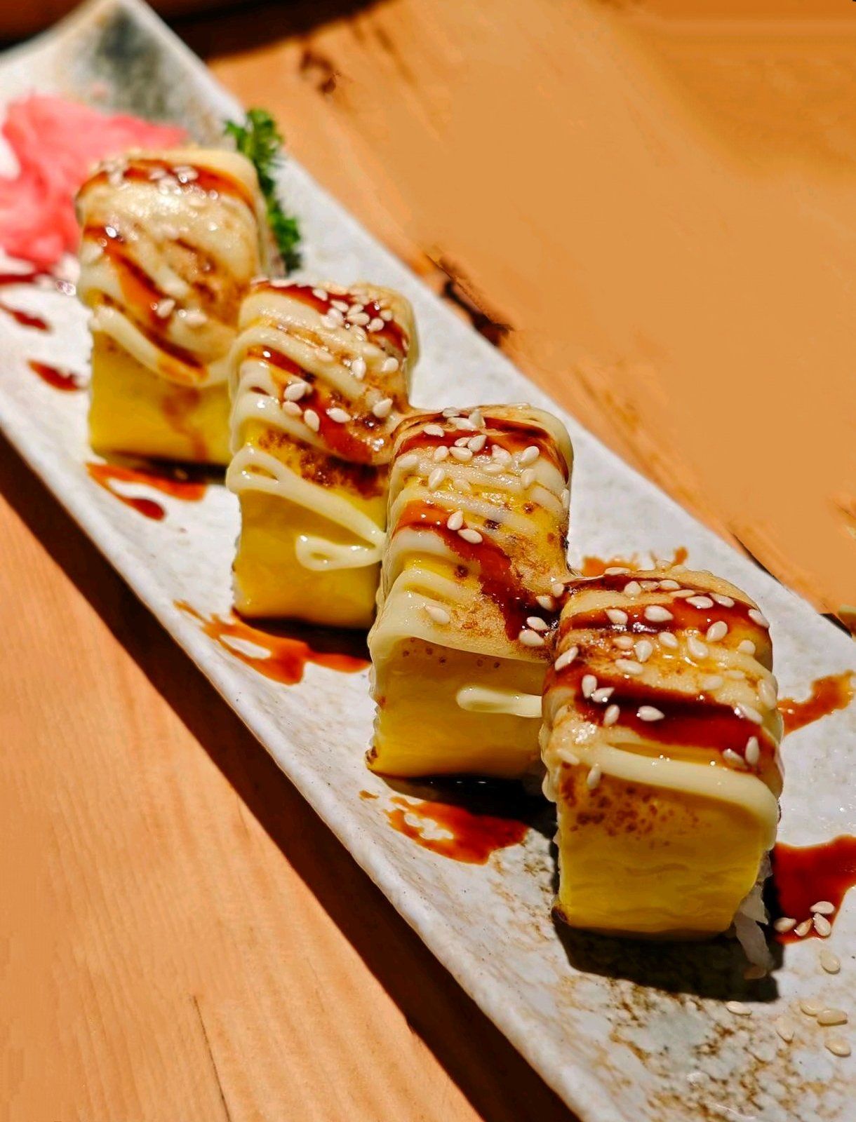 鲜切芒果芝士卷寿司