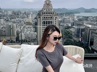 杭州探店 | 首家摩登旋转餐厅