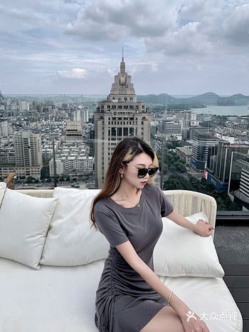 杭州探店 | 首家摩登旋转餐厅