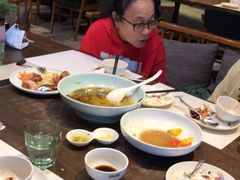 -港丽餐厅(龙之梦长宁店)