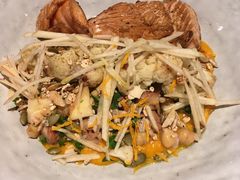 煎三文鱼花菜白鹰嘴豆-Wagas沃歌斯(百盛优客店)