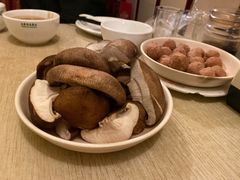 -洞庭洲·防空洞火锅·烧烤·铜锅涮肉(新百广场店)