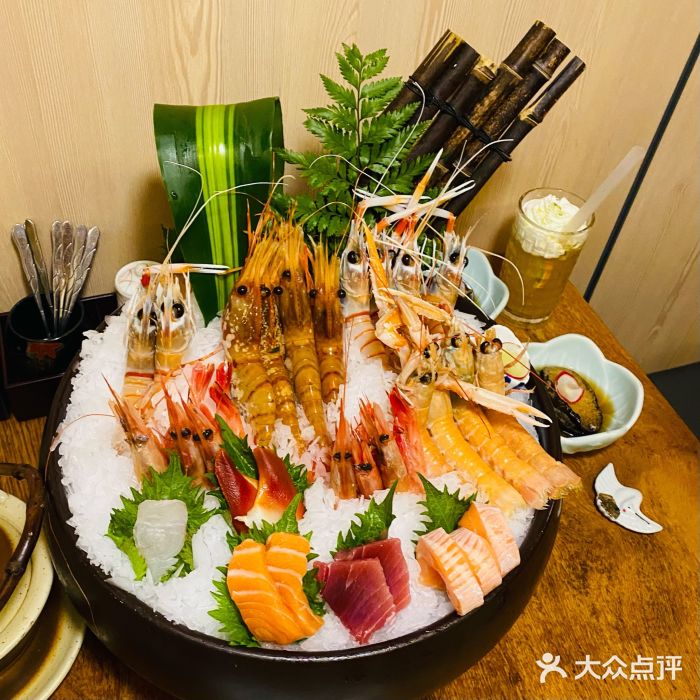 万岛日本料理铁板烧(太古里店)三文鱼腩图片