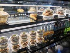 面包甜点陈列柜-HELLO 27 意面·沙拉·帕尼尼