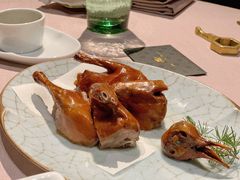 脆皮乳鸽-新荣记(BFC外滩金融中心店)