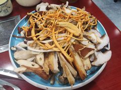 -菌之家·专业纯野生菌火锅·特色炒菌
