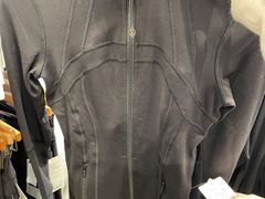 -lululemon(比斯特购物村店)