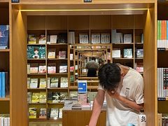 -新华文创·光的空间