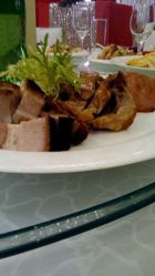 服务员说是特色黑烧肉。-新锦江大酒店·宴会厅·婚宴