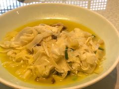 -阿瓦山寨·湘菜现炒·剁椒鱼头王(咸阳总店)