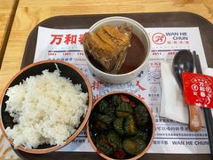 -万和春排骨砂锅米饭(新业广场店)