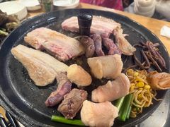 -江南猪肉商会无限续吃(弘大店)