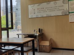 靠窗位-剔八谷山西面馆(文兴路店)