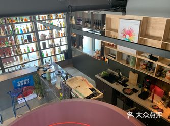 「EA」  位置优势： 大雁塔北广场东侧，曲江轻轨起