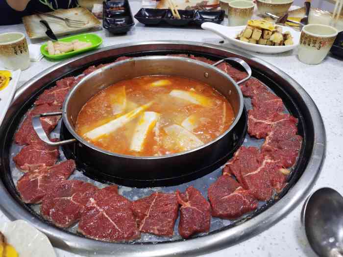 绸都潮牛道(彭州店)-"牛排火锅,边吃火锅边烤牛排,我们点的番茄.