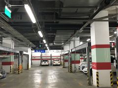 -世纪都会-停车场
