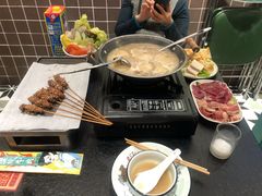 -何妹湿辣牛肉·粤式烧烤砂煲(桂雅路店)