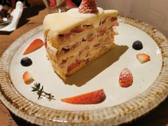 当季鲜草莓蛋糕-懒鱼时光馆(沙坪坝店)