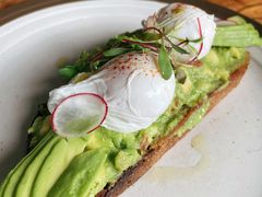 牛油果温泉蛋吐司-O'mills Sourdough Bakery&Bistro(永嘉路店)