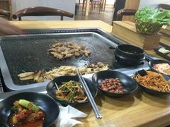 -小黑猪石板烤肉(美食街店)