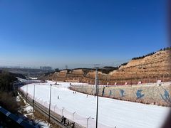 -采薇庄园四季滑雪场