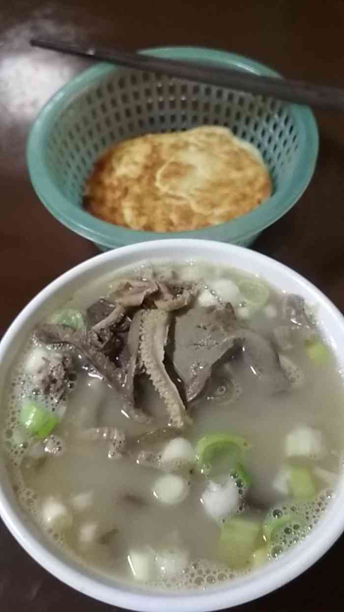 小黑赵城羊汤(迎春北街店)-"本人挺喜欢喝羊汤的,特别是在冬季.