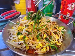 黄豆芽拌韭菜-亚都肥肠(海都汇府店)