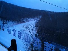 高级道的高级缆车-长春莲花山滑雪场