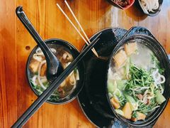 -丽虹云南过桥米线(兴工街店)